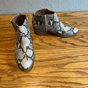 Universal Thread boots.